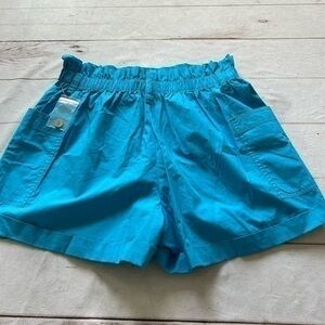 NWOT..URBAN OUTFITTERS.. Size Medium Shorts